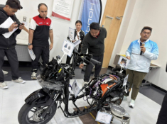 Nội soi chi tiết bên trong Honda UC3: Thoạt nhìn đơn giản, tháo ra thấy choáng!