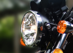 Suzuki GN125 ABS Classic Edition 2026 ra mắt: Xe côn tay cổ điển giá quy đổi chỉ hơn 40 triệu đồng