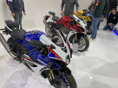 Suzuki GSX-R1000R 40 năm: Không chỉ là kỷ niệm, mà là lời tuyên bố trở lại đường đua