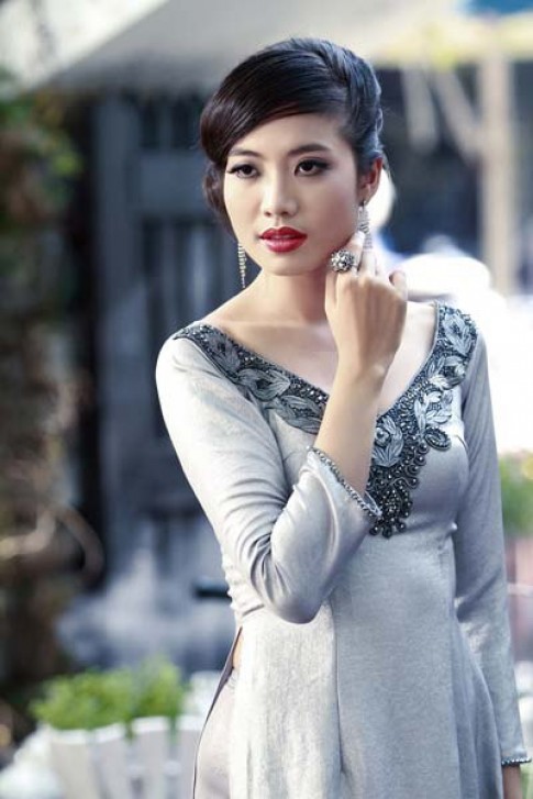 Ninh Hoàng Ngân Rạng Rỡ Với Áo Dài - Kiến Thức Online
