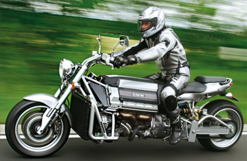 Siêu môtô tự chế tạo sử dụng động cơ siêu khủng của BMW V8