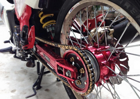 Exciter 135 độ rực rỡ với sắc đỏ nổi bật của biker Việt