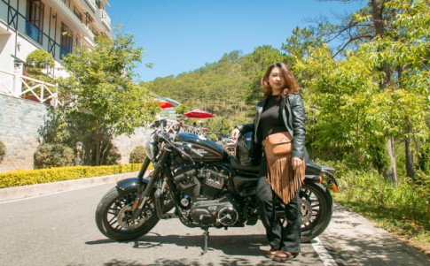 Harley-Davidson Roadster 1200cc cùng nữ Biker yêu kiều vượt hành trình hơn 1.000km